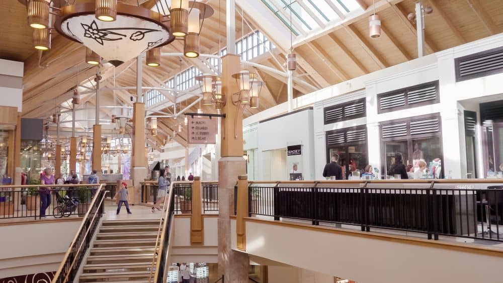 Shopping mall Mile High on the Cheap